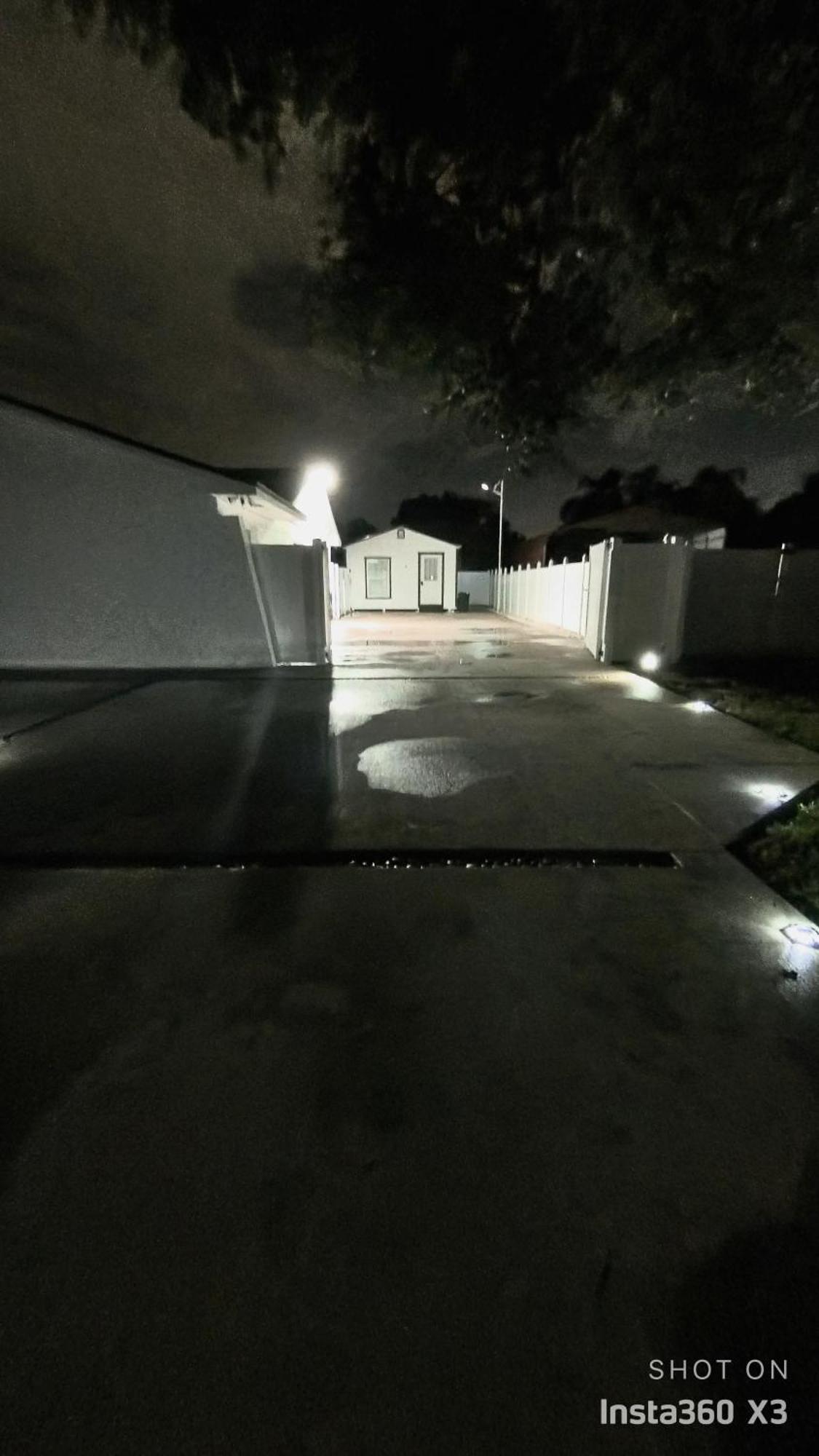All Modern Studio With Private Entry & Parking. Brandon Exterior photo