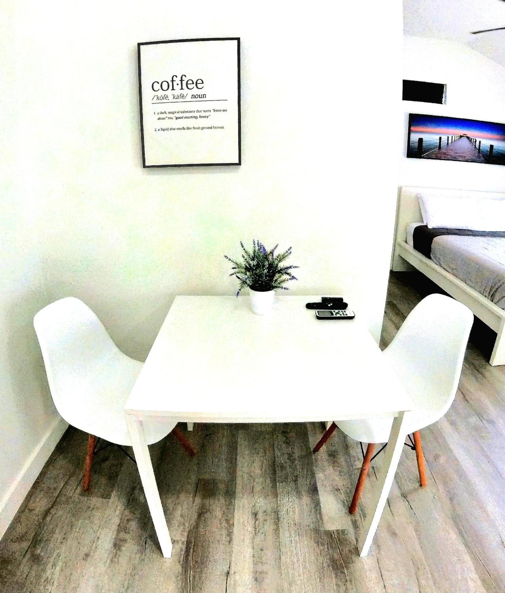 All Modern Studio With Private Entry & Parking. Brandon Exterior photo